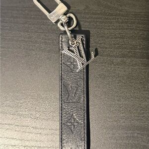 Louis Vuitton Silver and Black Key Holder